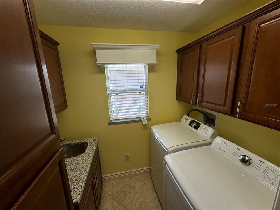 For Rent: $2,500 (3 beds, 2 baths, 1416 Square Feet)