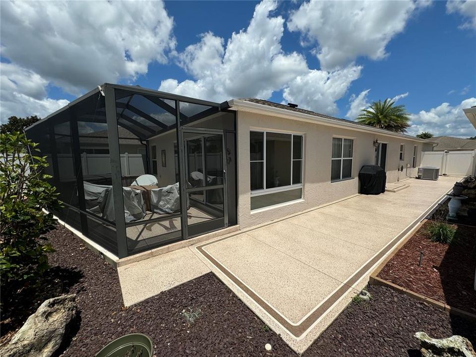 For Rent: $2,500 (3 beds, 2 baths, 1416 Square Feet)