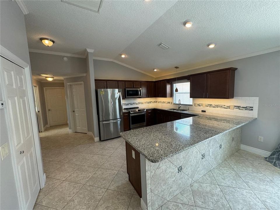 For Rent: $2,500 (3 beds, 2 baths, 1416 Square Feet)