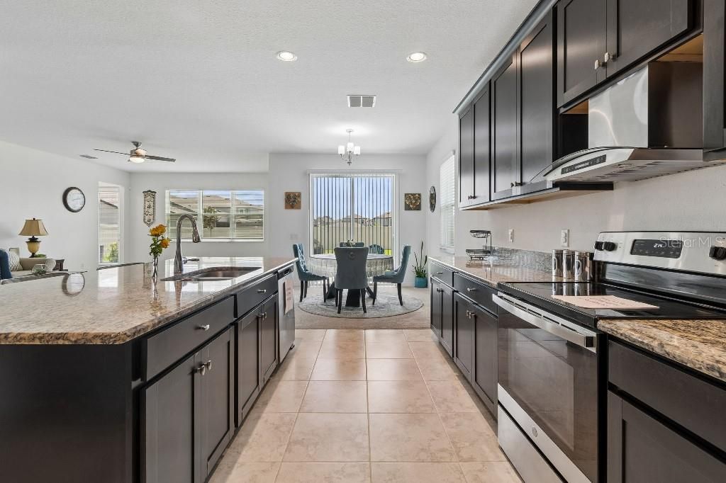 For Sale: $625,000 (5 beds, 3 baths, 3600 Square Feet)
