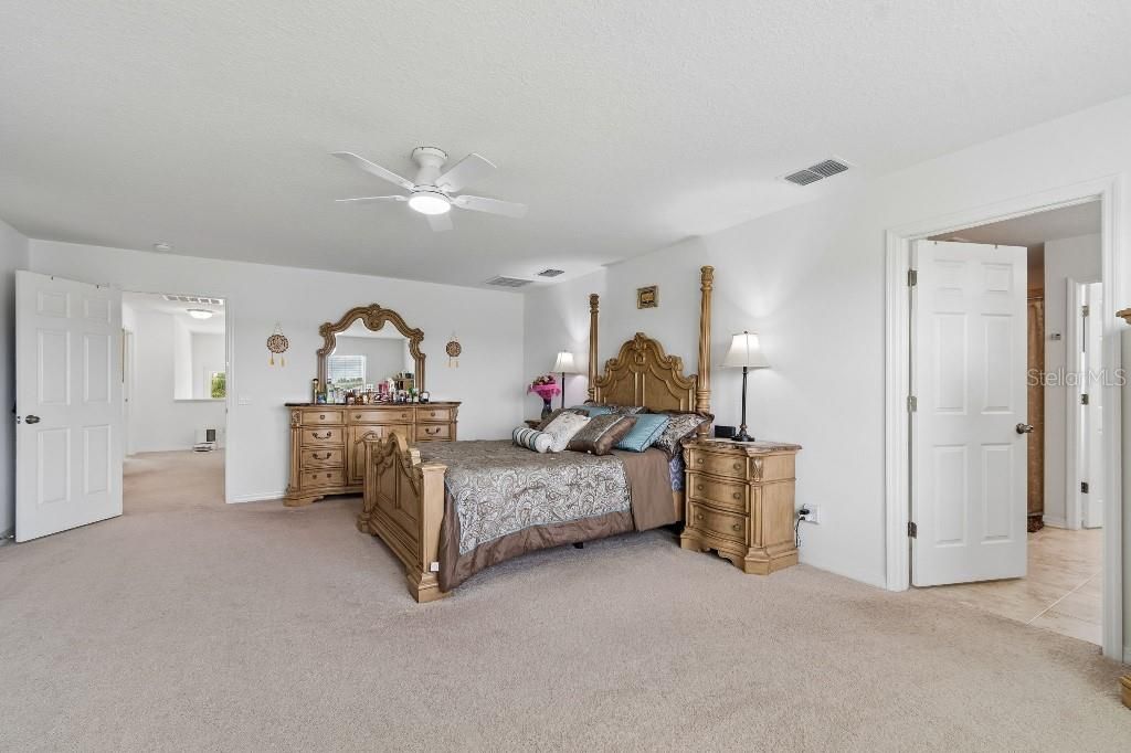 For Sale: $625,000 (5 beds, 3 baths, 3600 Square Feet)