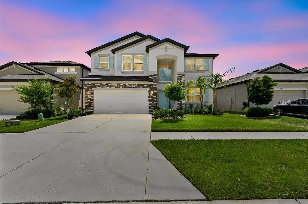 For Sale: $625,000 (5 beds, 3 baths, 3600 Square Feet)