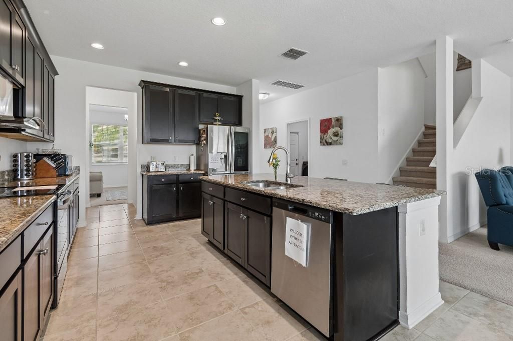 For Sale: $625,000 (5 beds, 3 baths, 3600 Square Feet)