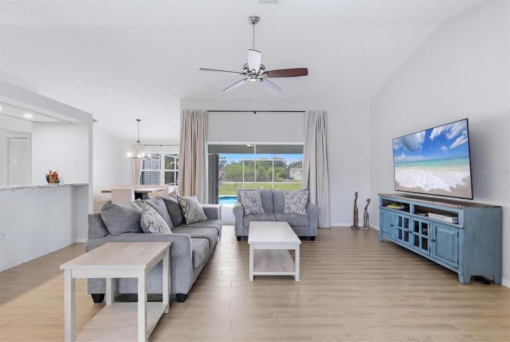For Sale: $450,000 (3 beds, 2 baths, 1666 Square Feet)