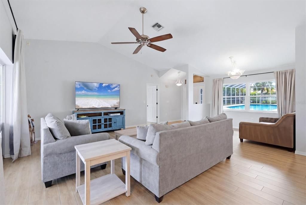 For Sale: $450,000 (3 beds, 2 baths, 1666 Square Feet)
