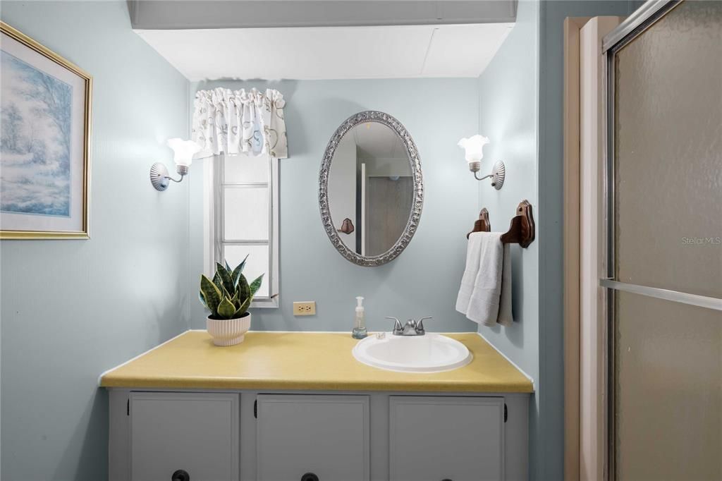 For Sale: $124,900 (2 beds, 2 baths, 1056 Square Feet)