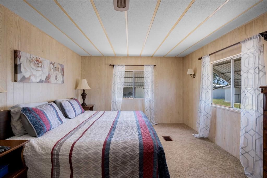 For Sale: $124,900 (2 beds, 2 baths, 1056 Square Feet)