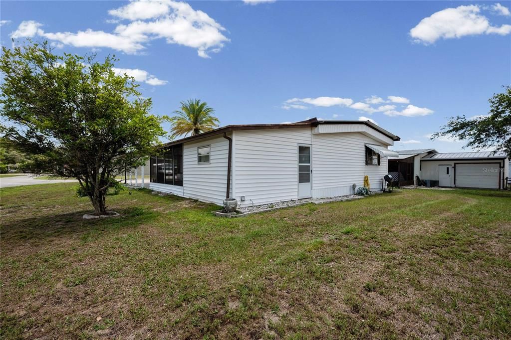 For Sale: $124,900 (2 beds, 2 baths, 1056 Square Feet)