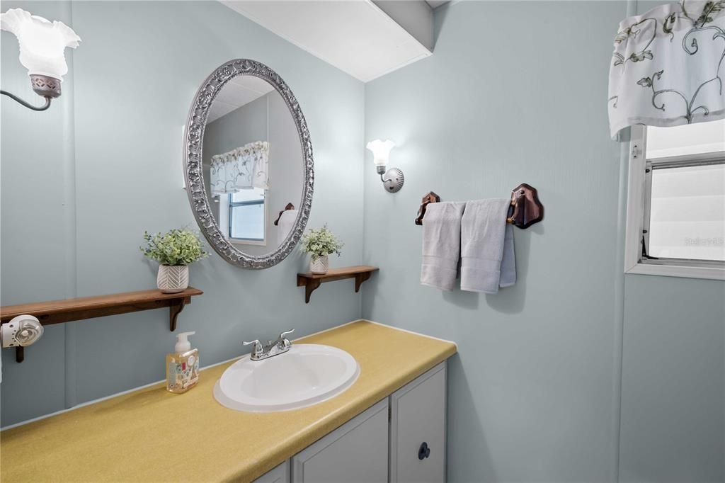 For Sale: $124,900 (2 beds, 2 baths, 1056 Square Feet)