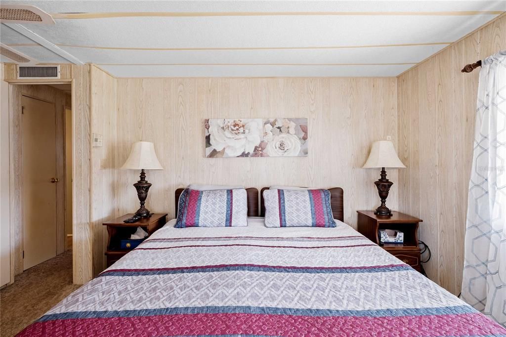 For Sale: $124,900 (2 beds, 2 baths, 1056 Square Feet)