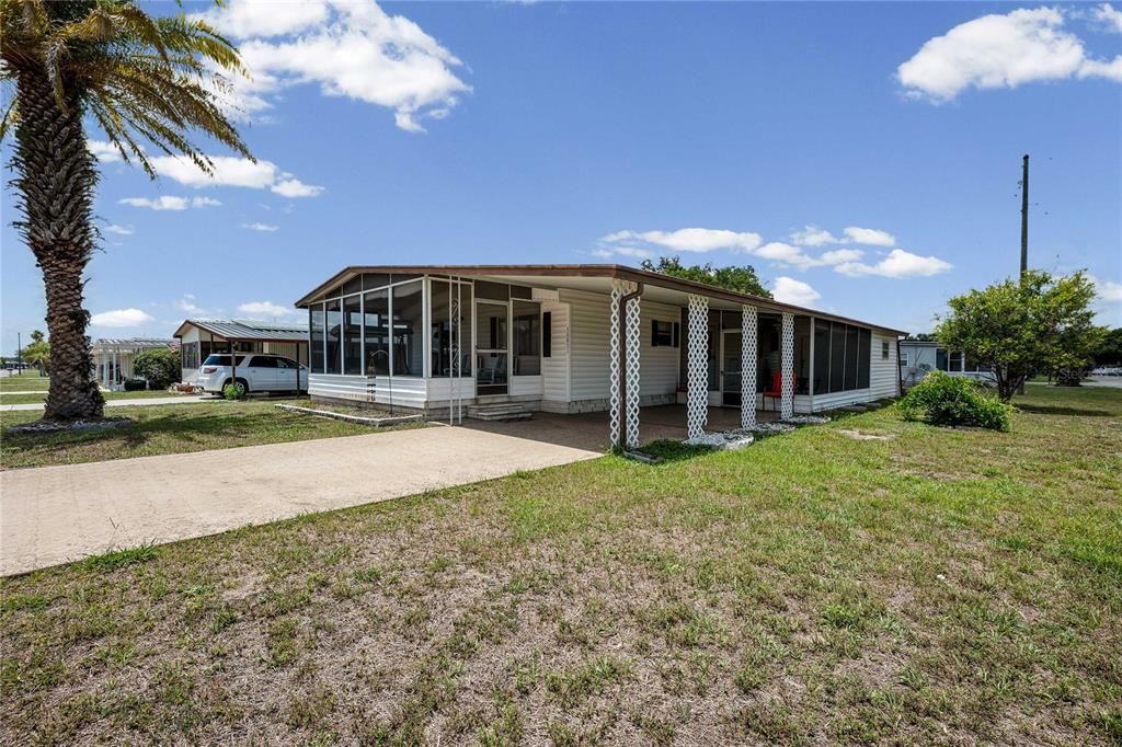For Sale: $124,900 (2 beds, 2 baths, 1056 Square Feet)