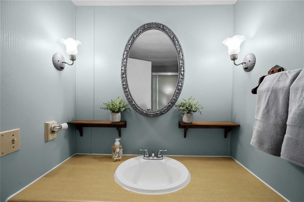 For Sale: $124,900 (2 beds, 2 baths, 1056 Square Feet)