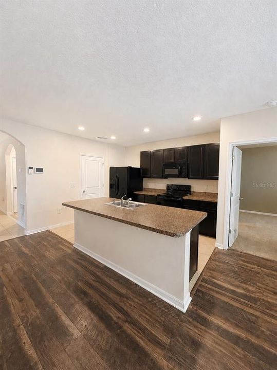 For Sale: $304,900 (3 beds, 2 baths, 1670 Square Feet)