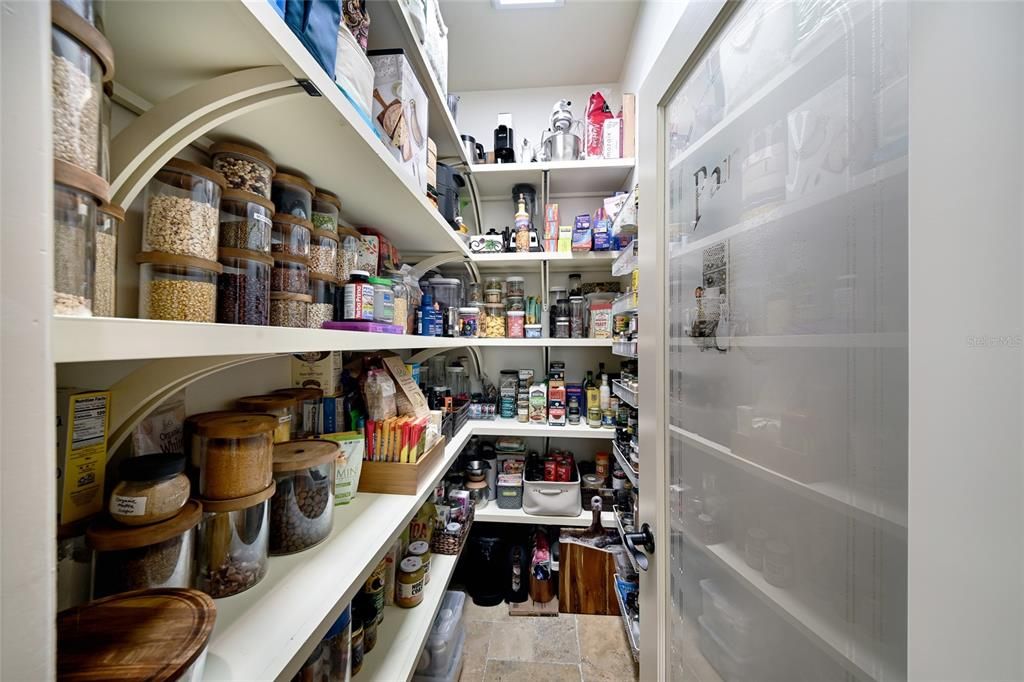 Activo con contrato: $1,200,000 (3 camas, 3 baños, 3289 Pies cuadrados)
