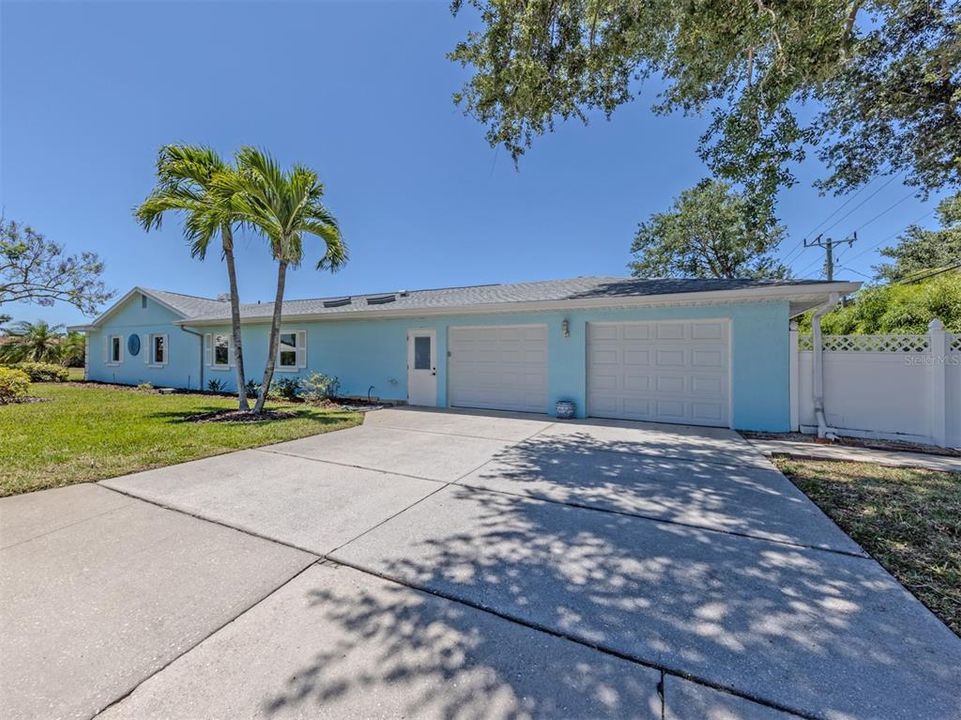 For Sale: $1,250,000 (3 beds, 3 baths, 2214 Square Feet)
