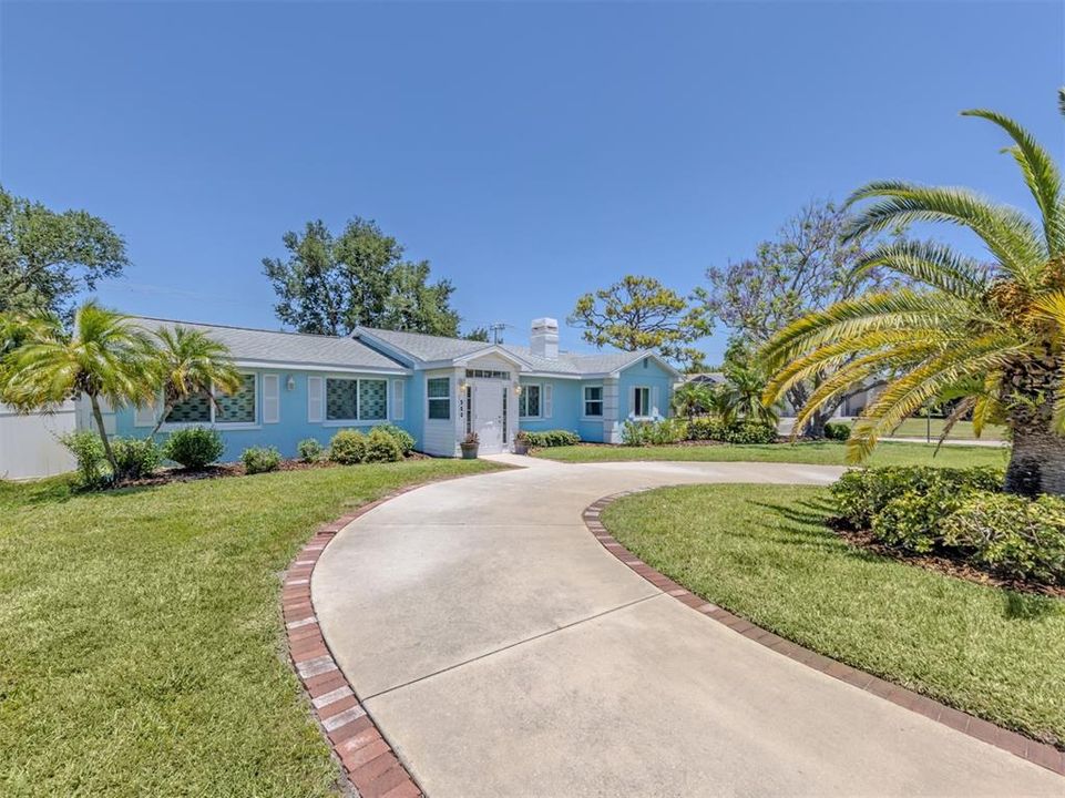 For Sale: $1,250,000 (3 beds, 3 baths, 2214 Square Feet)