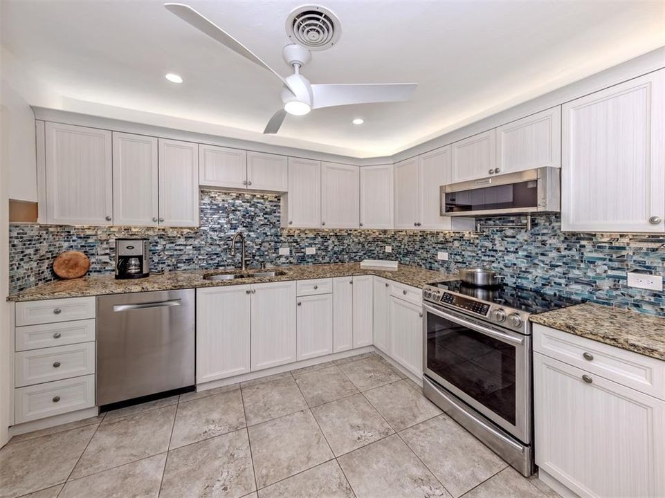For Sale: $1,250,000 (3 beds, 3 baths, 2214 Square Feet)