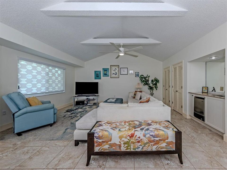 For Sale: $1,250,000 (3 beds, 3 baths, 2214 Square Feet)
