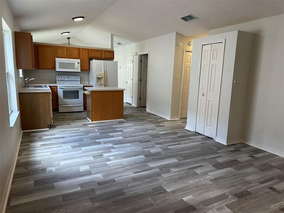 En Venta: $244,900 (2 camas, 2 baños, 1386 Pies cuadrados)