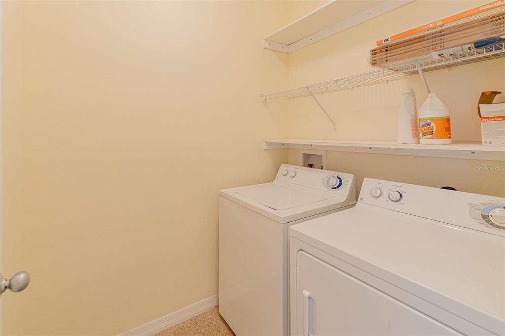 Activo con contrato: $215,000 (2 camas, 2 baños, 1046 Pies cuadrados)