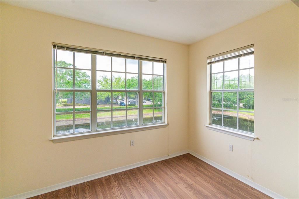 Activo con contrato: $215,000 (2 camas, 2 baños, 1046 Pies cuadrados)