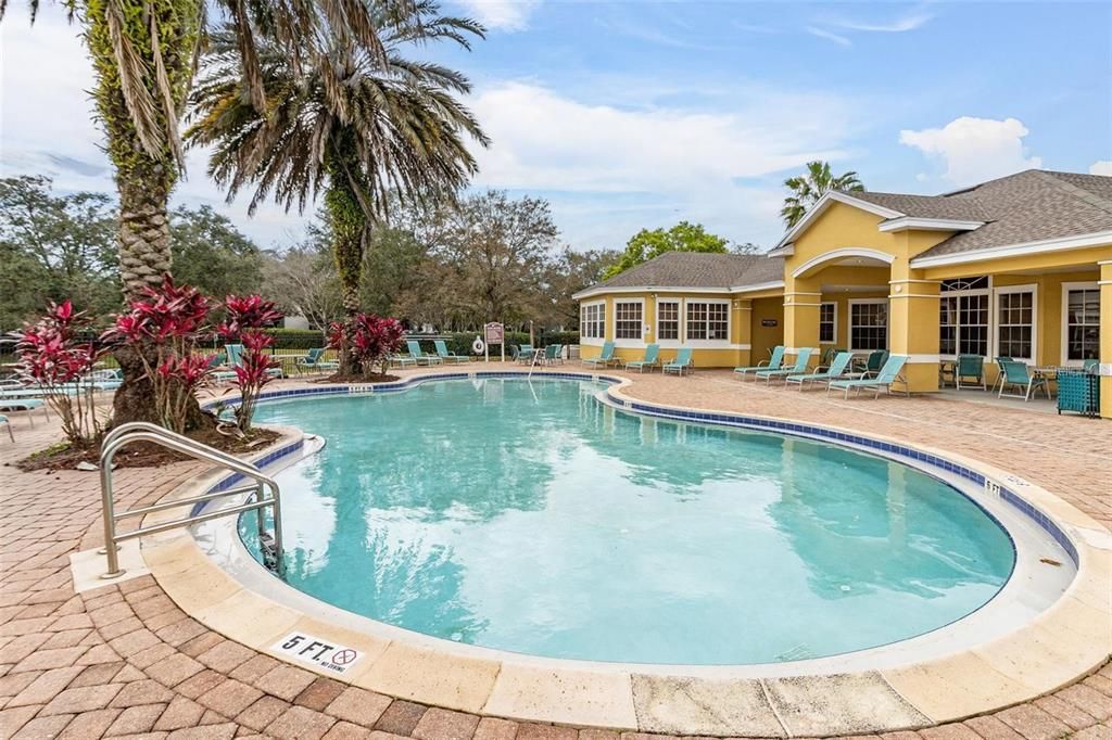 Activo con contrato: $215,000 (2 camas, 2 baños, 1046 Pies cuadrados)