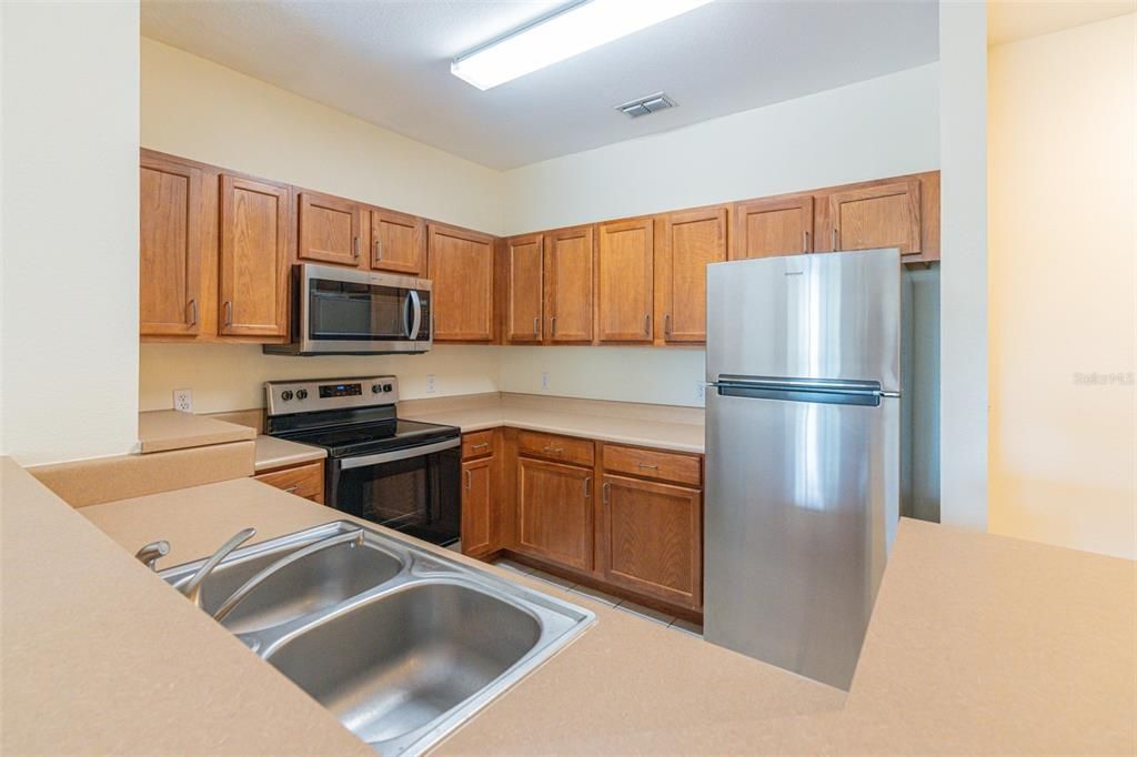 Activo con contrato: $215,000 (2 camas, 2 baños, 1046 Pies cuadrados)
