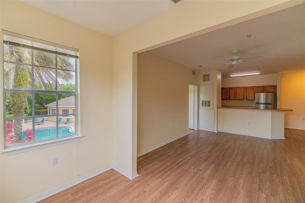Activo con contrato: $215,000 (2 camas, 2 baños, 1046 Pies cuadrados)