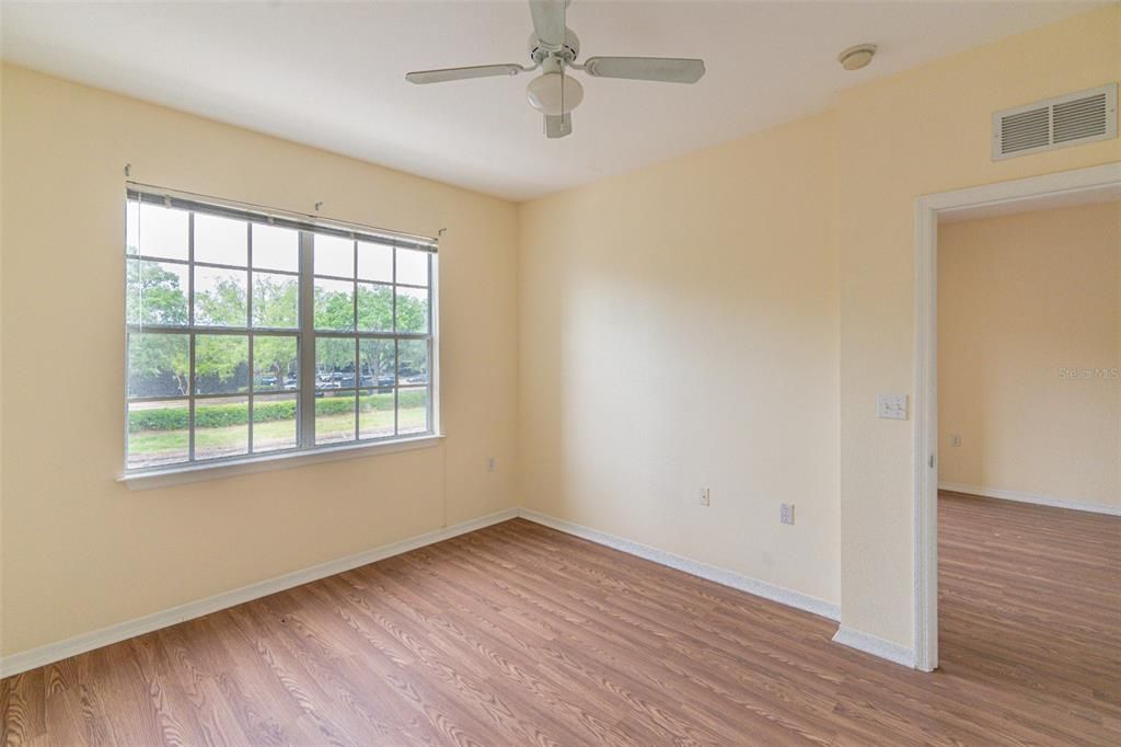 Activo con contrato: $215,000 (2 camas, 2 baños, 1046 Pies cuadrados)
