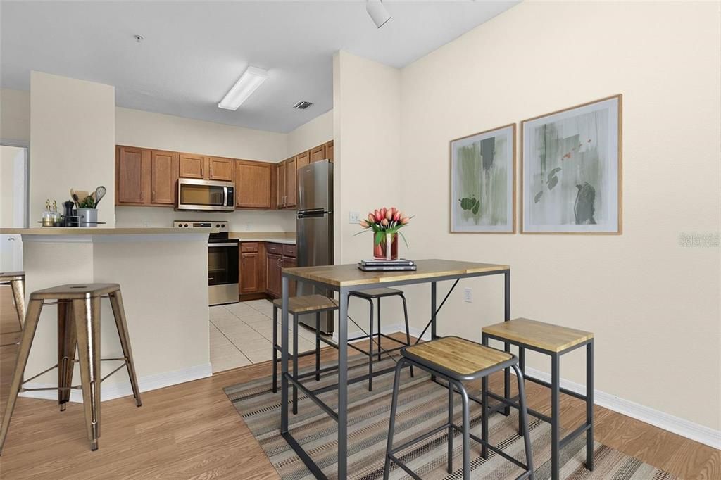 Activo con contrato: $215,000 (2 camas, 2 baños, 1046 Pies cuadrados)