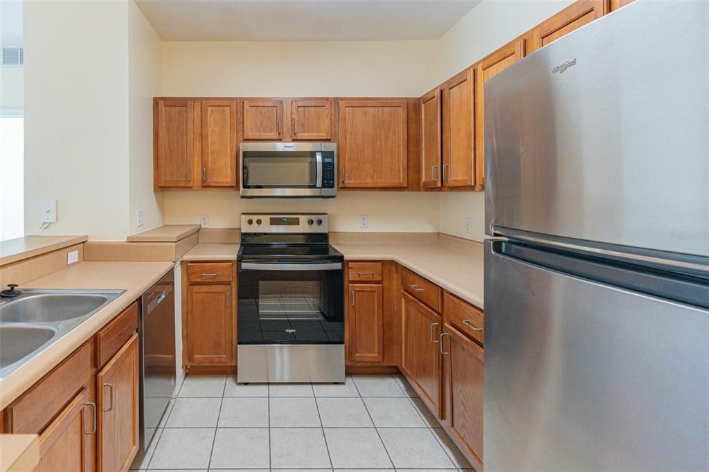 Activo con contrato: $215,000 (2 camas, 2 baños, 1046 Pies cuadrados)