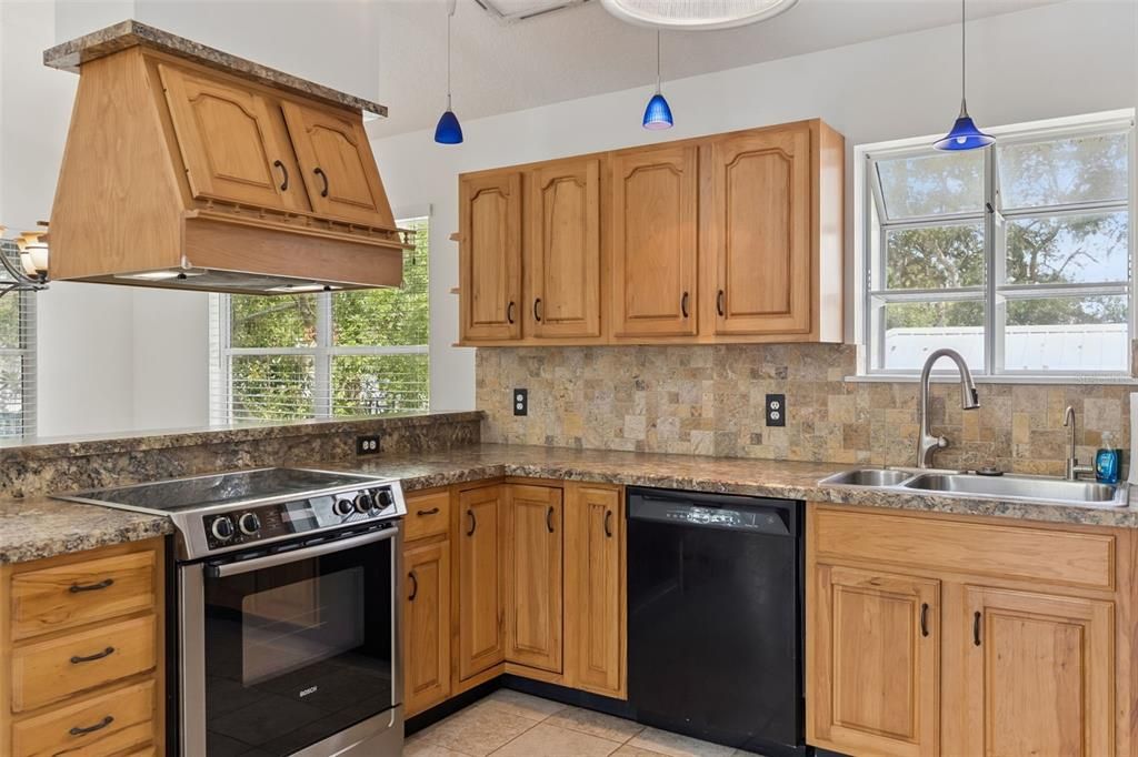 For Sale: $549,000 (3 beds, 2 baths, 1170 Square Feet)