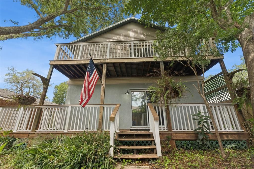 For Sale: $549,000 (3 beds, 2 baths, 1170 Square Feet)