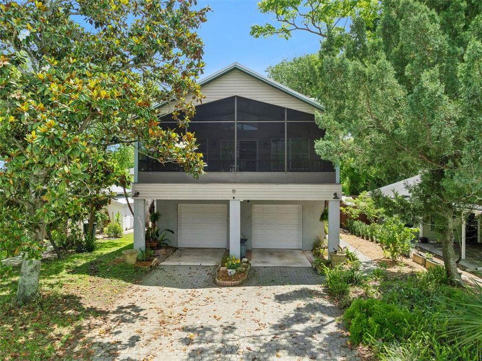 For Sale: $549,000 (3 beds, 2 baths, 1170 Square Feet)