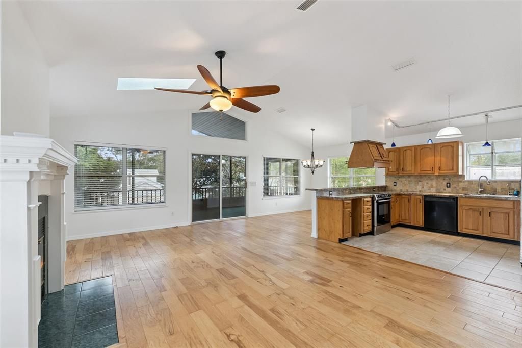 For Sale: $549,000 (3 beds, 2 baths, 1170 Square Feet)