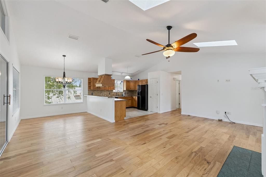 For Sale: $549,000 (3 beds, 2 baths, 1170 Square Feet)