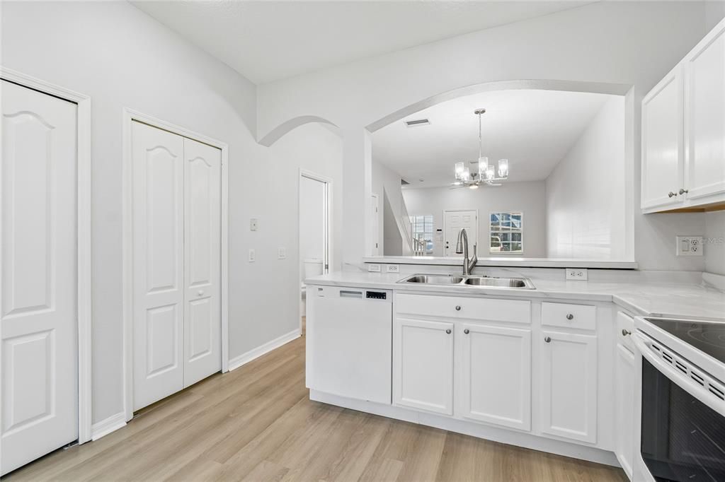 For Sale: $199,000 (2 beds, 2 baths, 1152 Square Feet)