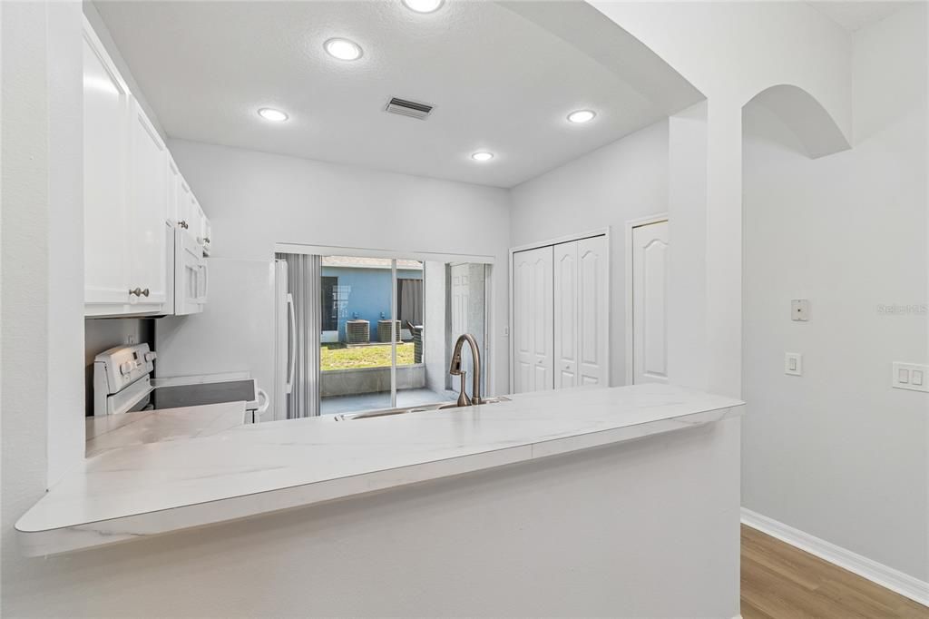 For Sale: $199,000 (2 beds, 2 baths, 1152 Square Feet)