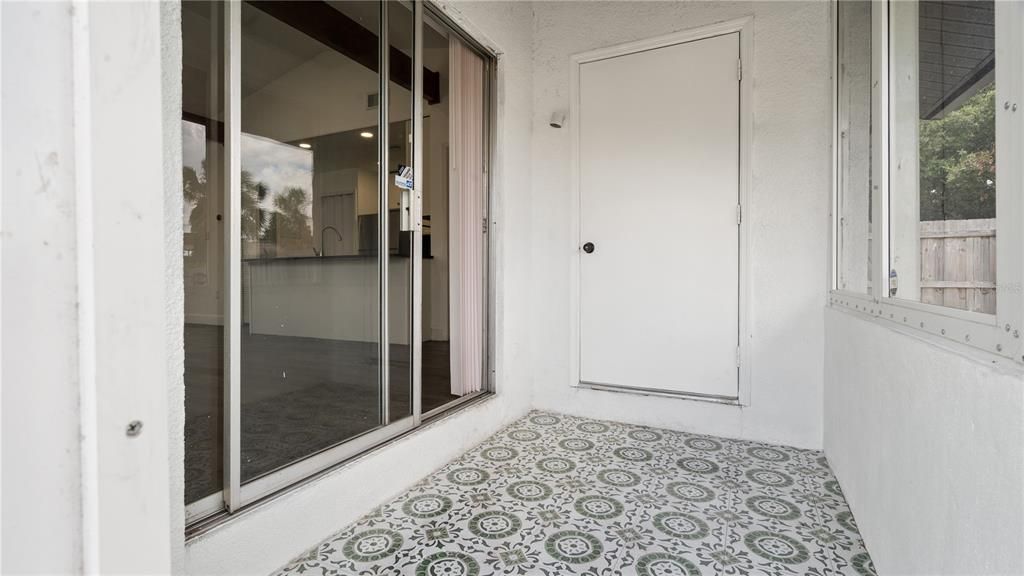 For Sale: $275,000 (2 beds, 2 baths, 958 Square Feet)