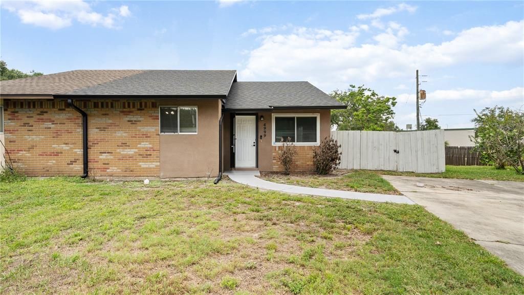 For Sale: $275,000 (2 beds, 2 baths, 958 Square Feet)