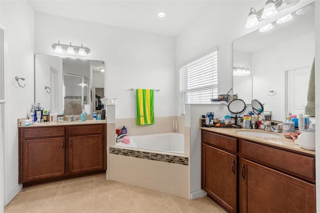 For Sale: $530,000 (4 beds, 3 baths, 2497 Square Feet)