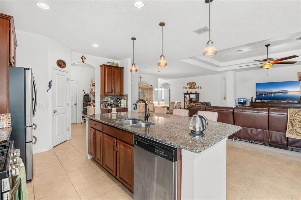 For Sale: $530,000 (4 beds, 3 baths, 2497 Square Feet)