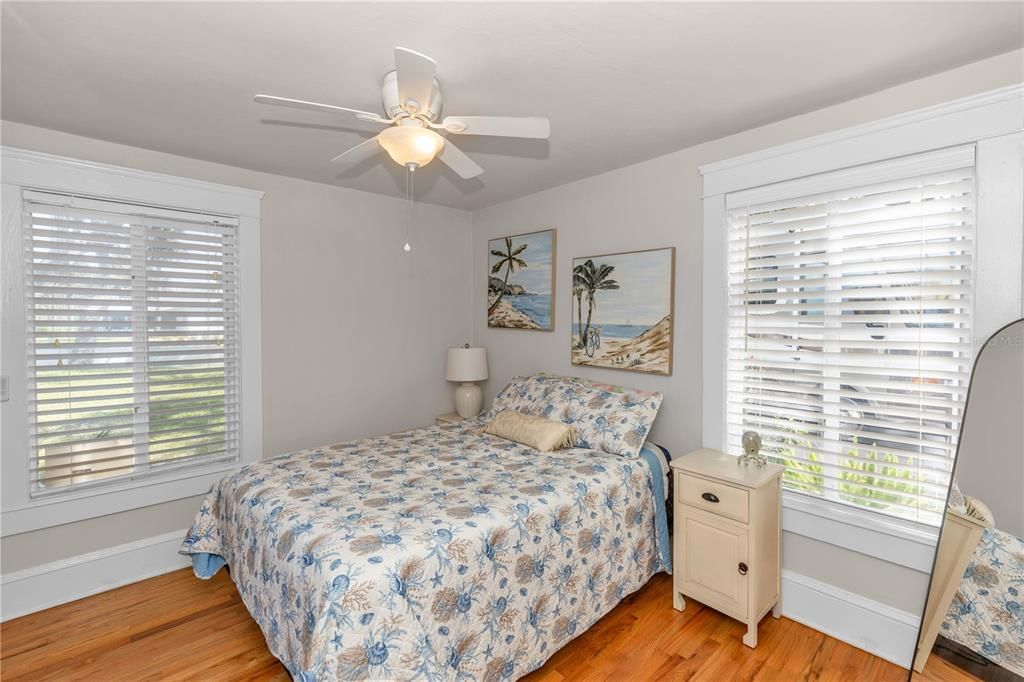 Active With Contract: $669,000 (3 beds, 1 baths, 1293 Square Feet)