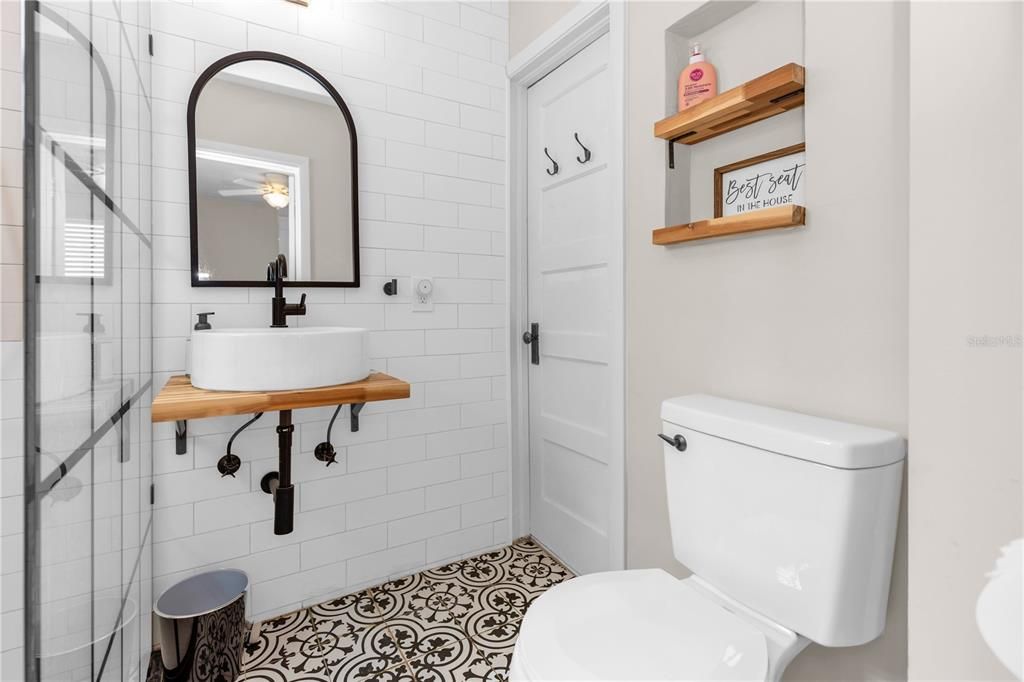 Active With Contract: $669,000 (3 beds, 1 baths, 1293 Square Feet)