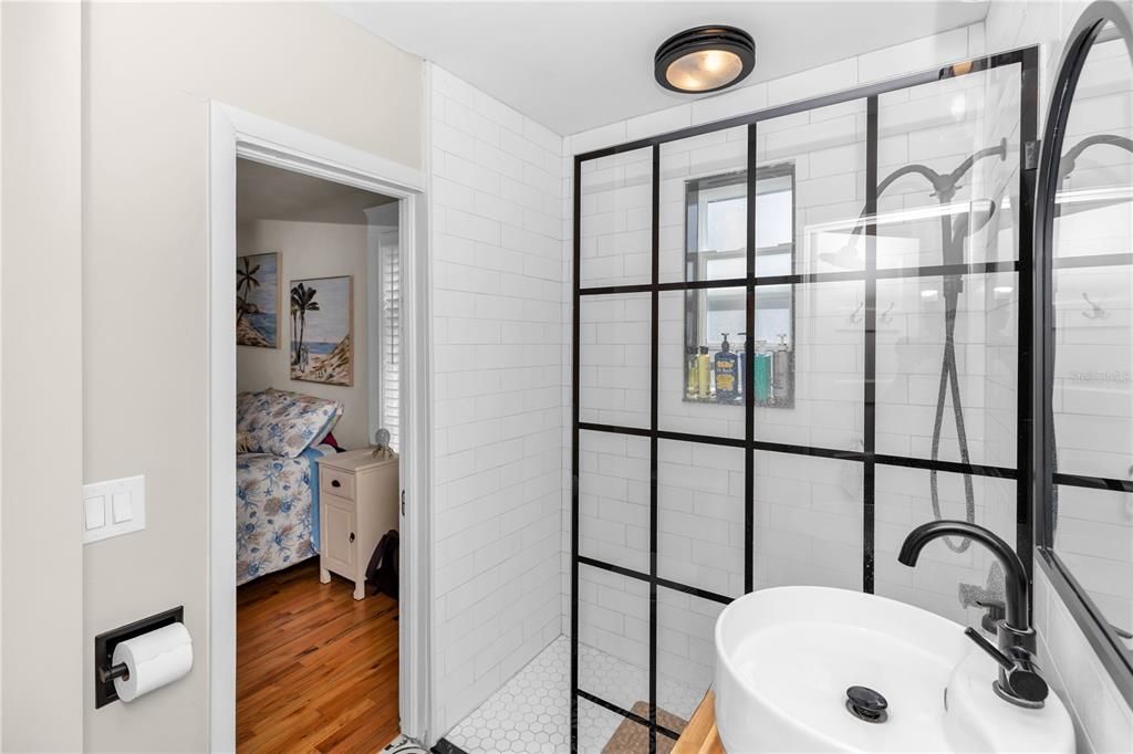 Active With Contract: $669,000 (3 beds, 1 baths, 1293 Square Feet)