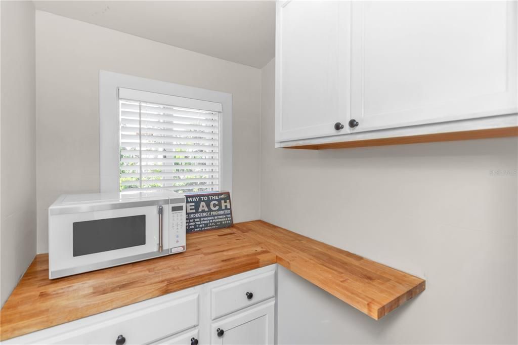 Active With Contract: $669,000 (3 beds, 1 baths, 1293 Square Feet)