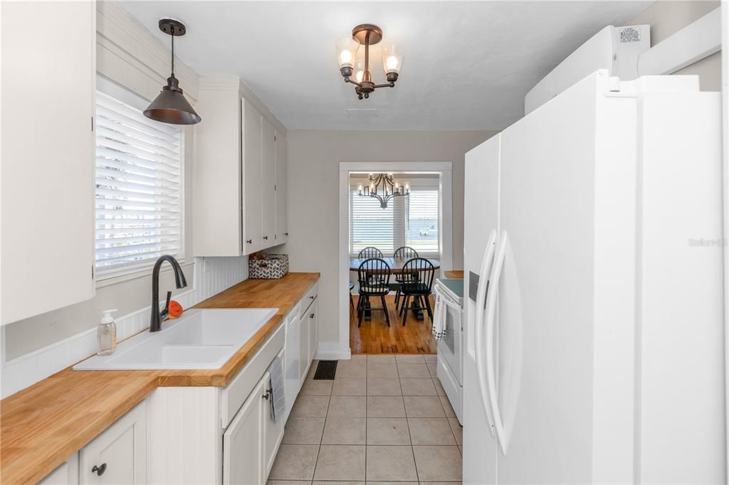 Active With Contract: $669,000 (3 beds, 1 baths, 1293 Square Feet)