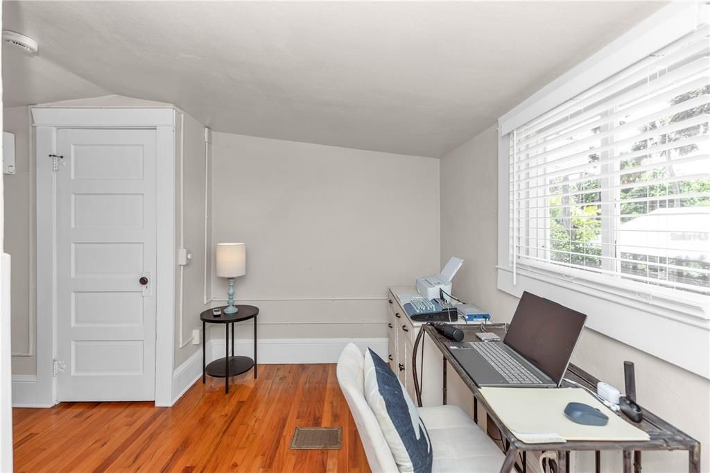Active With Contract: $669,000 (3 beds, 1 baths, 1293 Square Feet)
