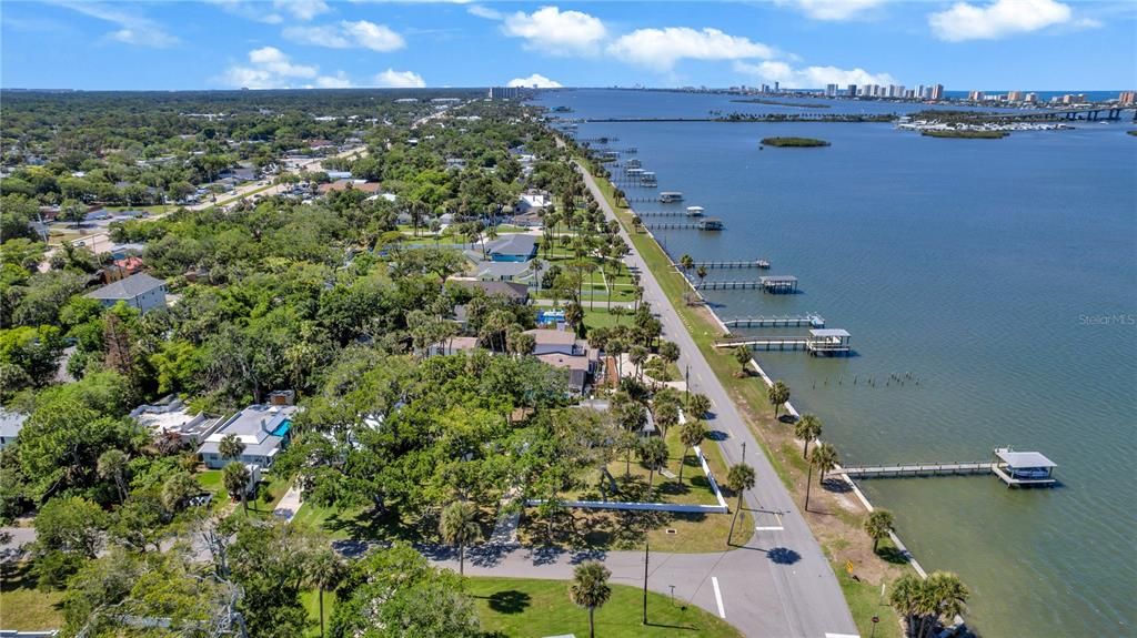 Active With Contract: $669,000 (3 beds, 1 baths, 1293 Square Feet)