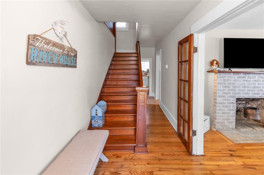 Active With Contract: $669,000 (3 beds, 1 baths, 1293 Square Feet)